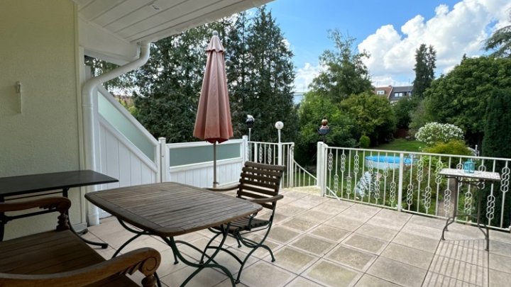 Sehr gepflegtes 2-Familienhaus mit Gartenparadies + Garage