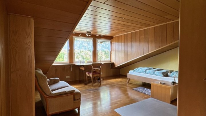 Sehr gepflegtes 2-Familienhaus mit Gartenparadies + Garage