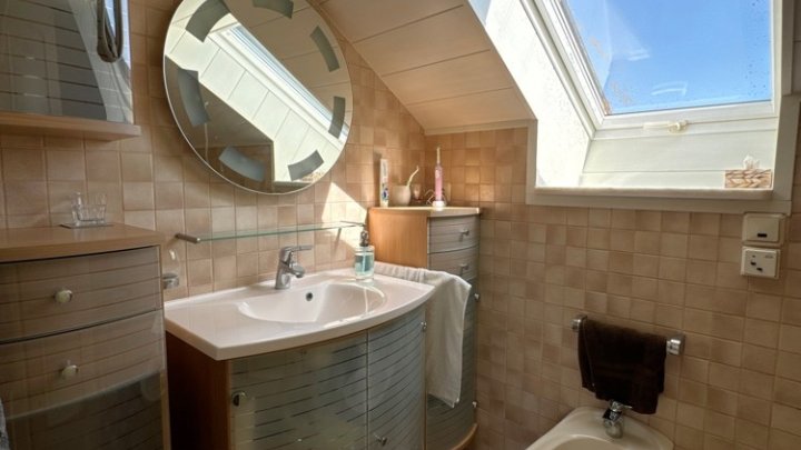 Sehr gepflegtes 2-Familienhaus mit Gartenparadies + Garage