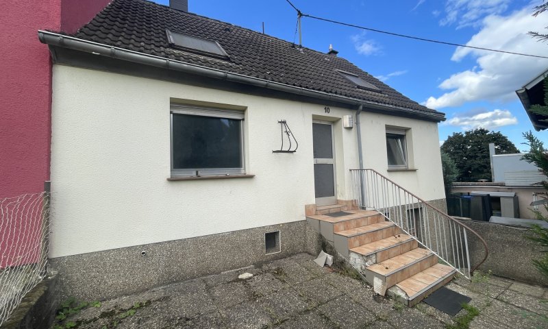 Handwerker aufgepasst ! Einfamilienhaus mit Potenzial in VK Wehrden