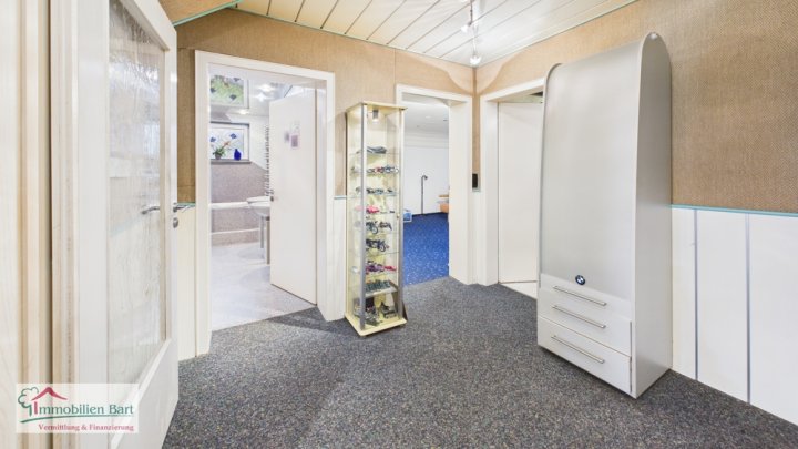 FREUDENBURG: GROßZÜGIGES ZWEIFAMILIENHAUS MIT IDYLLISCHEM GARTEN AUF 10 AR GRUNDSTÜCK