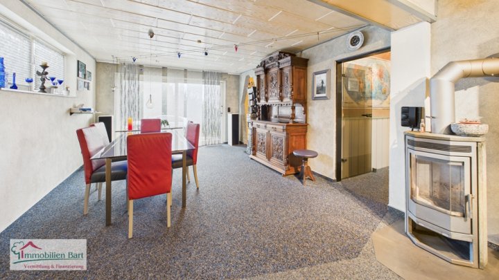 FREUDENBURG: GROßZÜGIGES ZWEIFAMILIENHAUS MIT IDYLLISCHEM GARTEN AUF 10 AR GRUNDSTÜCK