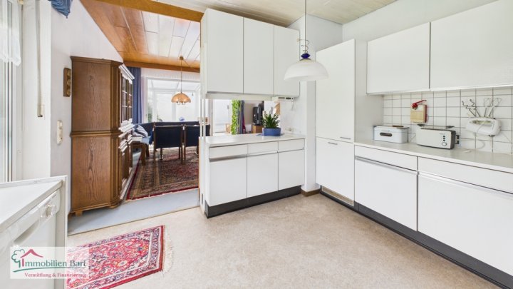 FREUDENBURG: GROßZÜGIGES ZWEIFAMILIENHAUS MIT IDYLLISCHEM GARTEN AUF 10 AR GRUNDSTÜCK