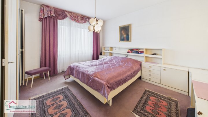 FREUDENBURG: GROßZÜGIGES ZWEIFAMILIENHAUS MIT IDYLLISCHEM GARTEN AUF 10 AR GRUNDSTÜCK