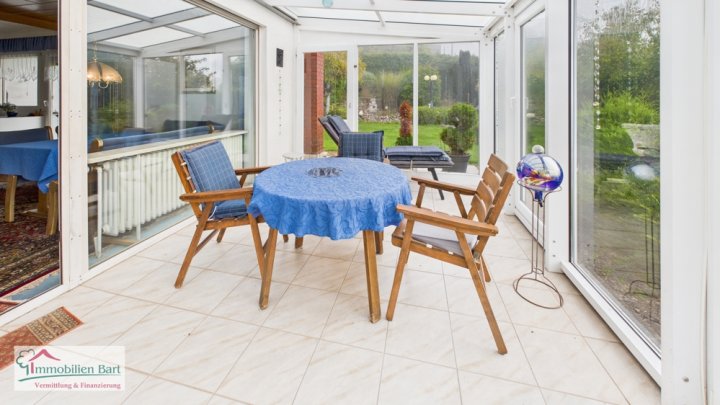 FREUDENBURG: GROßZÜGIGES ZWEIFAMILIENHAUS MIT IDYLLISCHEM GARTEN AUF 10 AR GRUNDSTÜCK