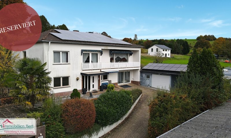 FREUDENBURG: GROßZÜGIGES ZWEIFAMILIENHAUS MIT IDYLLISCHEM GARTEN AUF 10 AR GRUNDSTÜCK