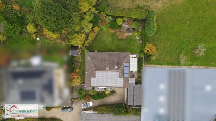 FREUDENBURG: GROßZÜGIGES ZWEIFAMILIENHAUS MIT IDYLLISCHEM GARTEN AUF 10 AR GRUNDSTÜCK