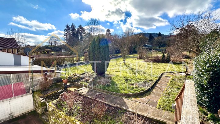 Zweifamilienhaus mit Terrasse und großem Grundstück in Fremersdorf