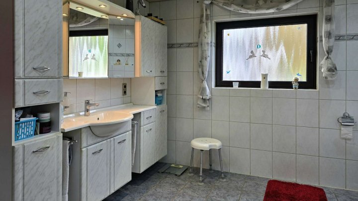 VERKAUFT ///  Sehr gepflegtes Einfamilienhaus in Schmelz-Limbach zum Kauf