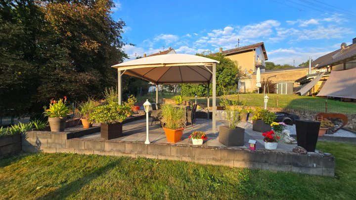 VERKAUFT ///  Sehr gepflegtes Einfamilienhaus in Schmelz-Limbach zum Kauf