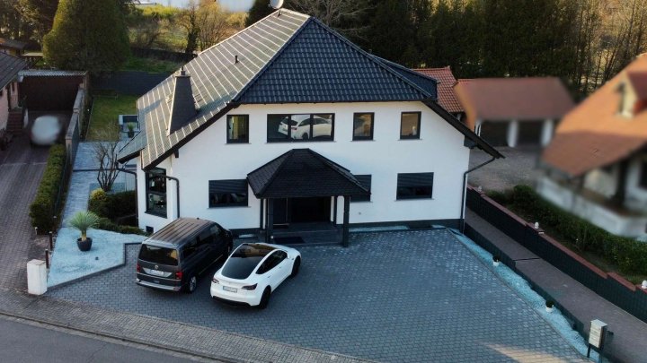 Moderne 2-Zimmer-Wohnung mit Küche, Bad und 2 Stellplätzen in Kirkel-Neuhäusel - bezugsfertig