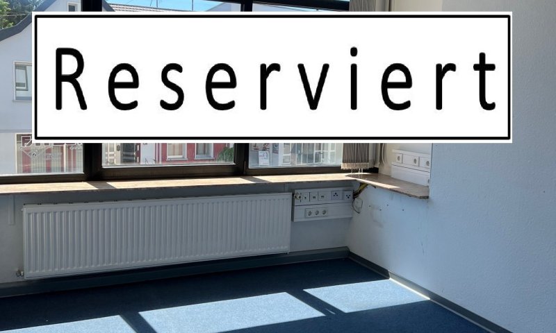1 heller und renovierter Büroraum im Zentrum von Schwalbach zu vermieten