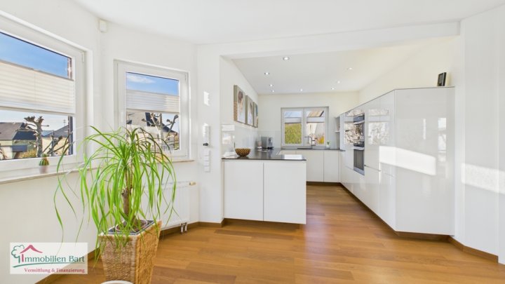 EINZIEHEN & WOHLFÜHLEN - HOCHWERTIGES WOHNHAUS MIT GARTEN UND GARAGE!