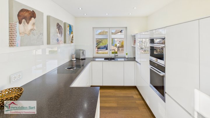 EINZIEHEN & WOHLFÜHLEN - HOCHWERTIGES WOHNHAUS MIT GARTEN UND GARAGE!