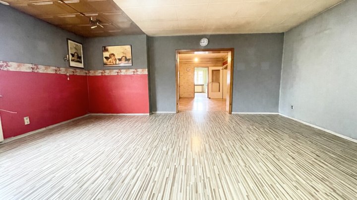 Freistehendes Wohnhaus mit großem Grundstück in attraktiver Umgebung