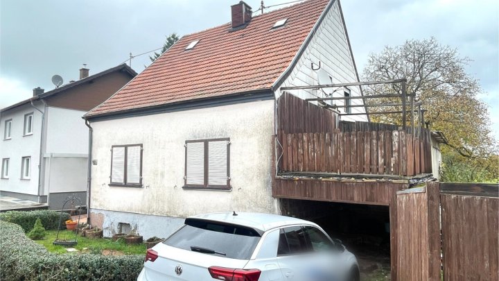 Freistehendes Wohnhaus mit großem Grundstück in attraktiver Umgebung