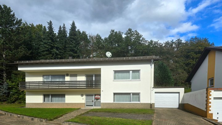 1-2 Familienhaus in Schmelz-Limbach, naturnah