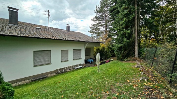 1-2 Familienhaus in Schmelz-Limbach, naturnah
