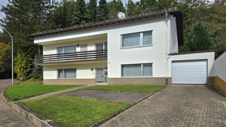 1-2 Familienhaus in Schmelz-Limbach, naturnah