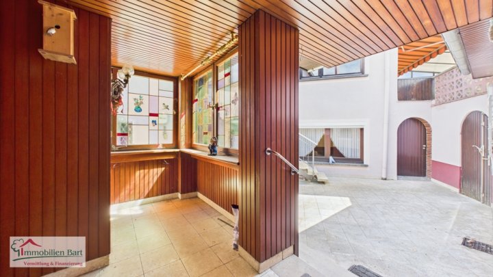 HILBRINGEN: WOHNHAUS, EINLIEGERWOHNUNG UND GASTSTÄTTE – WOHNEN UND ARBEITEN UNTER EINEM DACH