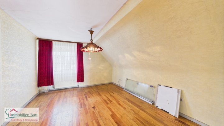 HILBRINGEN: WOHNHAUS, EINLIEGERWOHNUNG UND GASTSTÄTTE – WOHNEN UND ARBEITEN UNTER EINEM DACH