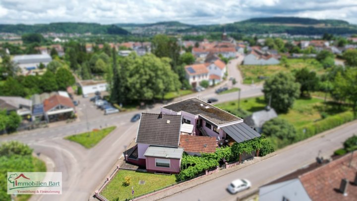 HILBRINGEN: WOHNHAUS, EINLIEGERWOHNUNG UND GASTSTÄTTE – WOHNEN UND ARBEITEN UNTER EINEM DACH