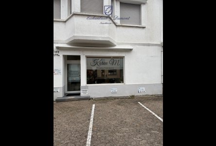 Eingangsbereich mit Schaufenster