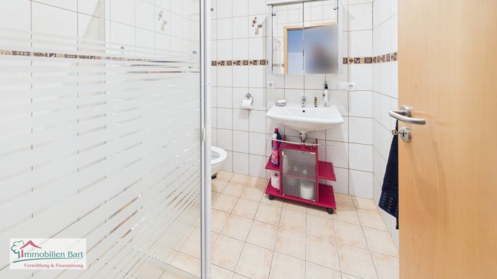 ATTRAKTIVES 192 M² WOHNHAUS + 80 M² GARAGE IN TOP LAGE!