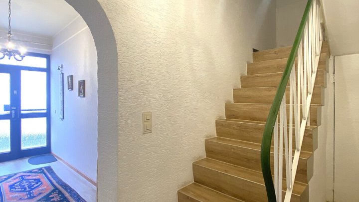 ZU VERMIETEN !! 3ZKB-WOHNUNG/2. OG MIT BALKON + MAISONETTE DG, IN GROSSROSSELN