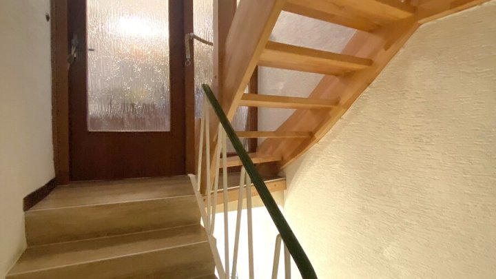 ZU VERMIETEN !! 3ZKB-WOHNUNG/2. OG MIT BALKON + MAISONETTE DG, IN GROSSROSSELN