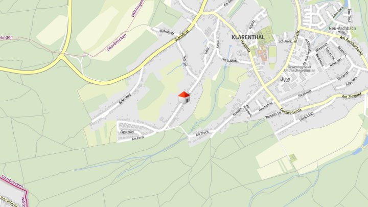 Außergewöhnliches Zweifamilienhaus mit Poollandschaft in Waldrandnähe sucht neue Eigentümer