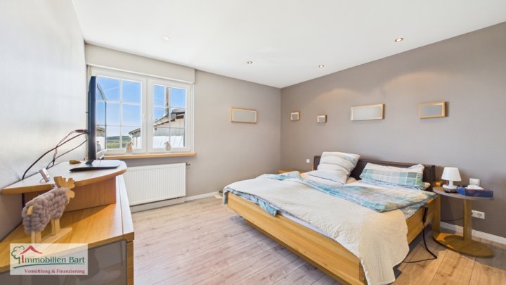 RENOVIERTER BAUERNHOF AUF 45 AR! / IDEAL FÜR TIERFREUNDE & HOBBYSCHRAUBER!