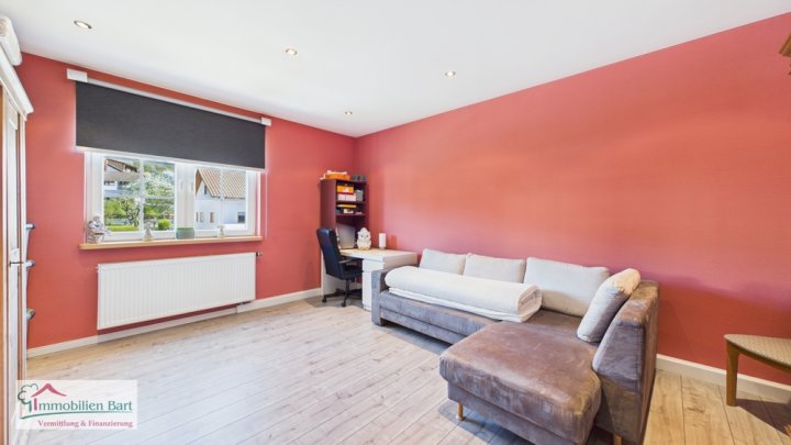 RENOVIERTER BAUERNHOF AUF 45 AR! / IDEAL FÜR TIERFREUNDE & HOBBYSCHRAUBER!