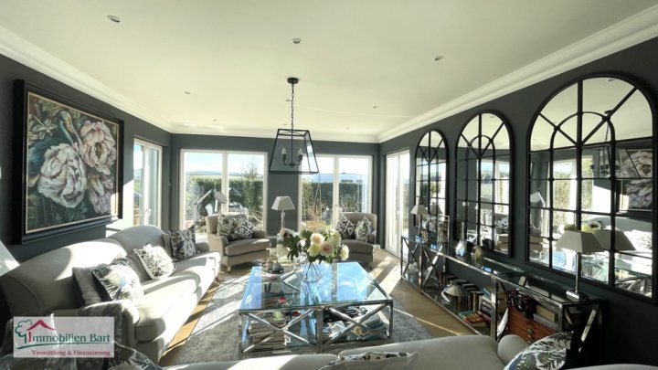 DESIGNERVILLA MIT POOL AN DER LUXEMBURGISCHEN GRENZE!
