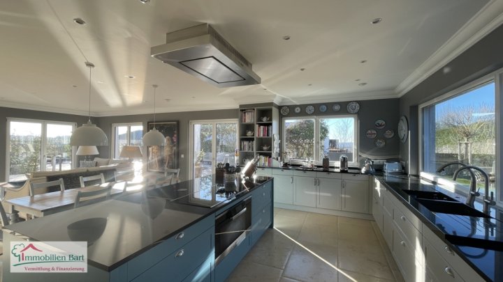 DESIGNERVILLA MIT POOL AN DER LUXEMBURGISCHEN GRENZE!