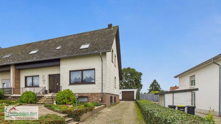 GRENZNÄHE: ZWEIFAMILIENHAUS IN TOP WOHNLAGE!