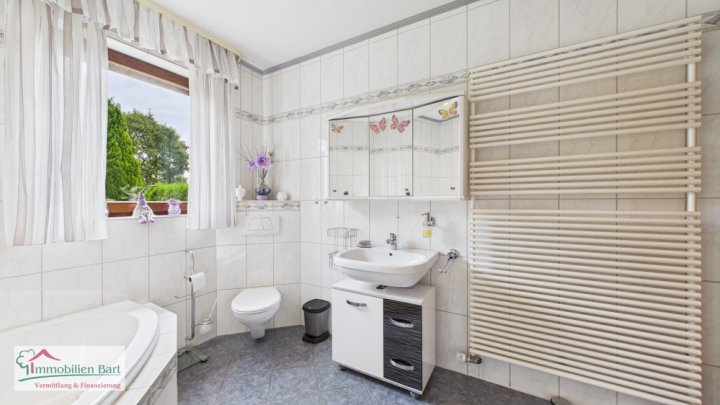 GRENZNÄHE: ZWEIFAMILIENHAUS IN TOP WOHNLAGE!