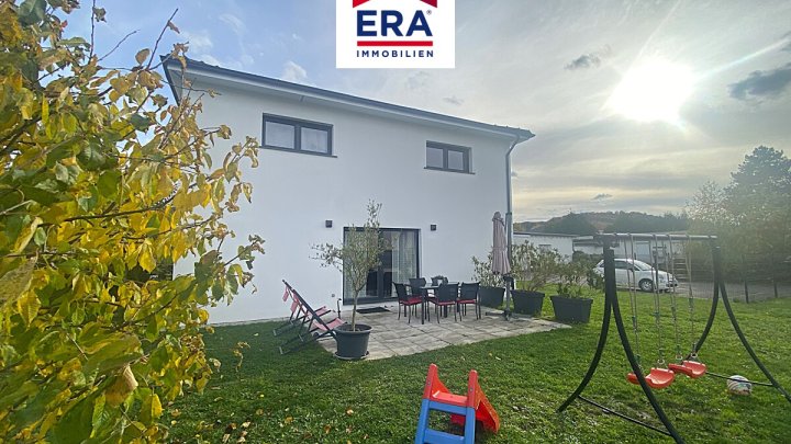 KEINE VERMITTLUNGSGEBÜHREN ! FREISTEHENDES EINFAMILIENHAUS IN RUHIGER LAGE VON FORBACH/FR, NÄHE SB