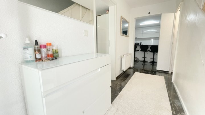 Attraktives Einfamilienhaus mit Photovoltaik, Stellplätzen und Garten