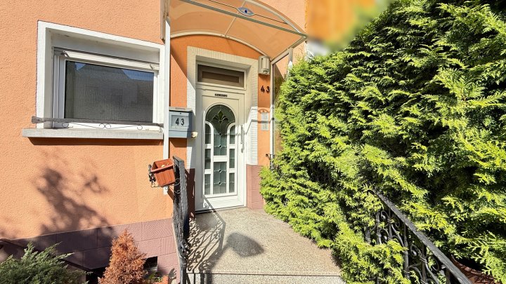Zwei- bis Dreifamilienhaus mit Garten und Balkon in zentraler Lage von Dillingen zu verkaufen