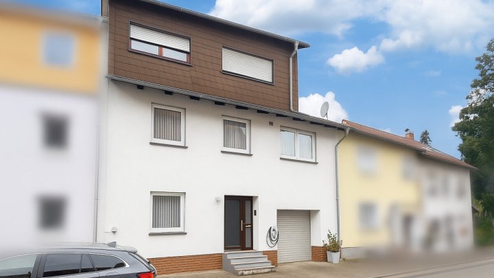 Großzügiges Ein-/Zweifamilienhaus in Fremersdorf mit neuer Heizung und PV-Anlage