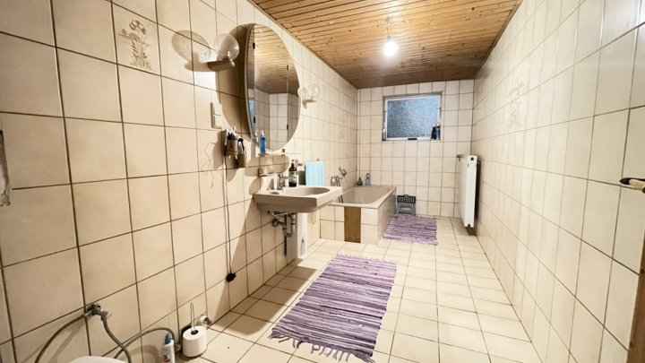 Großzügiges Ein-/Zweifamilienhaus in Fremersdorf mit neuer Heizung und PV-Anlage