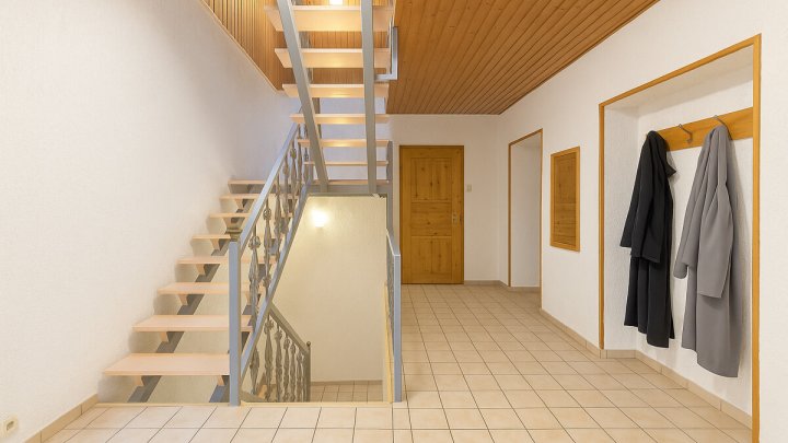 Großzügiges Ein-/Zweifamilienhaus in Fremersdorf mit neuer Heizung und PV-Anlage