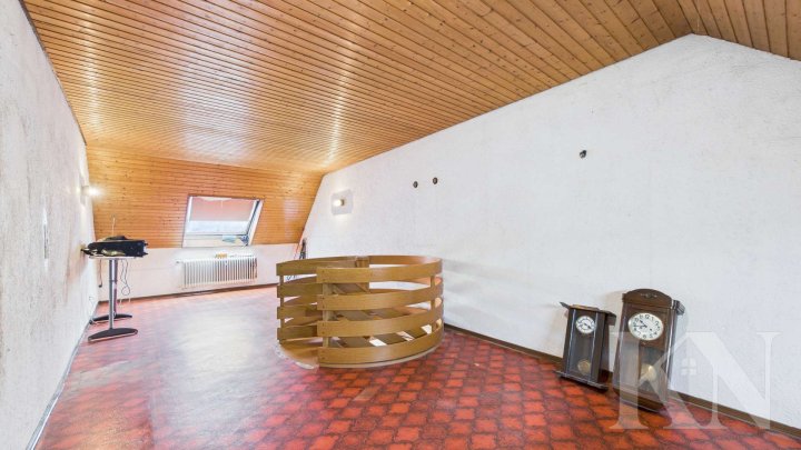 Viel Platz für Ideen: Einfamilienhaus mit PV-Anlage, Garten und Ausbaupotenzial