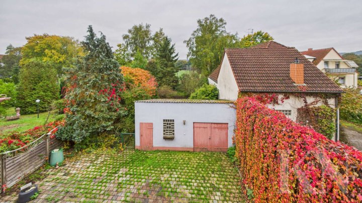 Viel Platz für Ideen: Einfamilienhaus mit PV-Anlage, Garten und Ausbaupotenzial