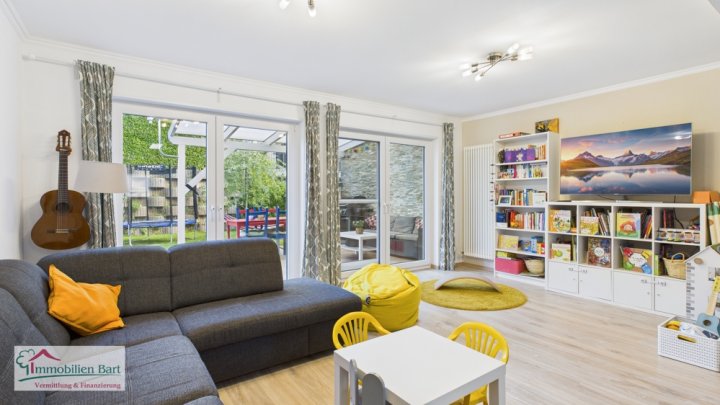 GRENZNÄHE! NUR 15 MINUTEN BIS L-SCHENGEN:

SEHR GEPFLEGTES WOHNHAUS MIT 4 SCHLAFZIMMERN