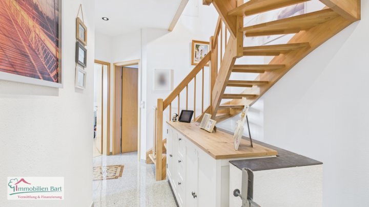 GRENZNÄHE! NUR 15 MINUTEN BIS L-SCHENGEN:

SEHR GEPFLEGTES WOHNHAUS MIT 4 SCHLAFZIMMERN