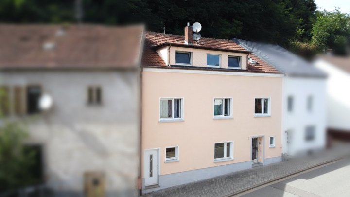 Vermietetes Zweifamilienhaus in zentraler Lage von Beckingen