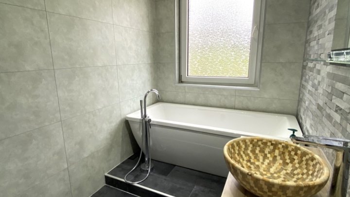 PROVISIONSFREI ! EINFAMILIENHAUS IN SACKGASSE MIT POOL, FREYMING-MERLEBACH-FR/NÄHE SAARBRÜCKEN