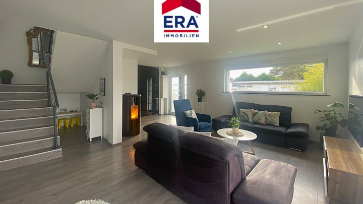 KEINE VERMITTLUNGSGEBÜHREN ! FREISTEHENDES EINFAMILIENHAUS IN RUHIGER LAGE VON FORBACH/FR, NÄHE SB